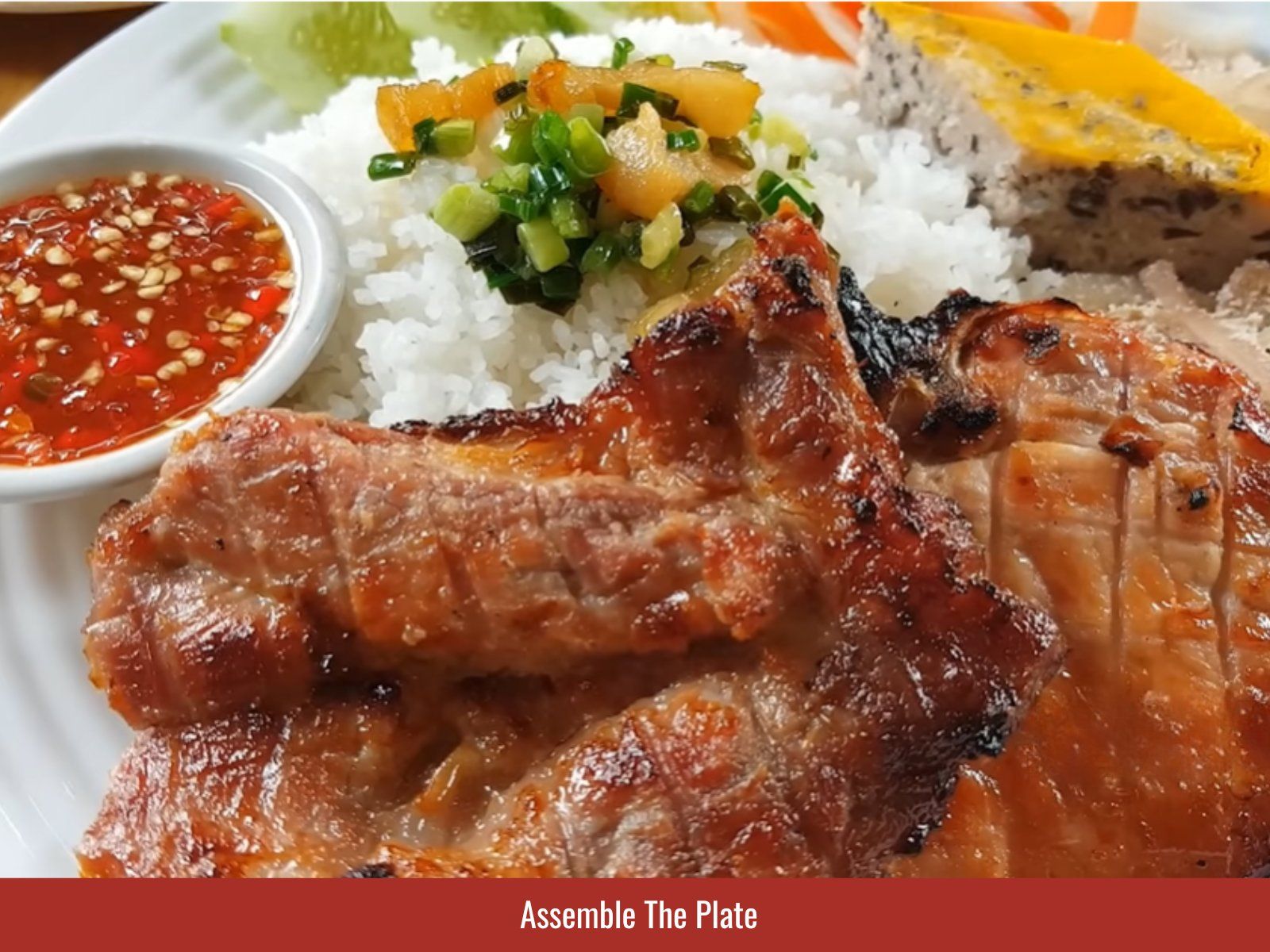 Arranging broken rice with pork and toppings