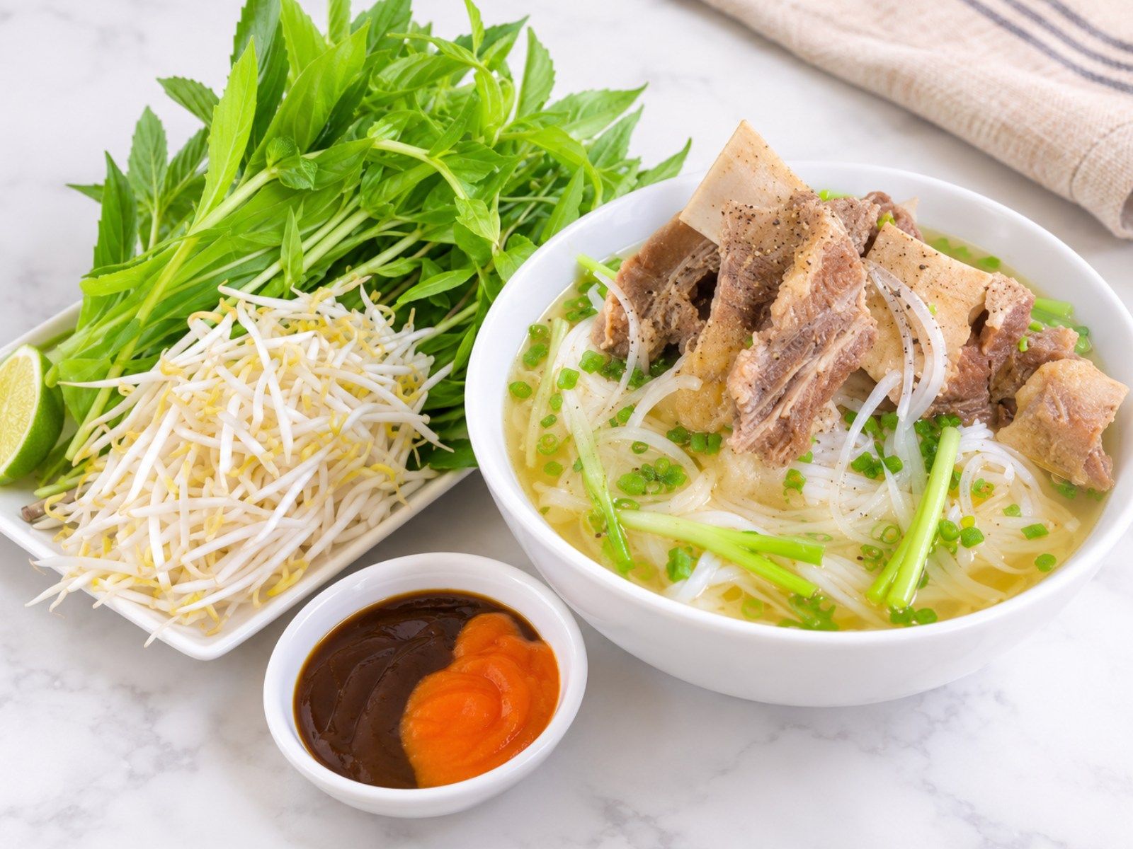 Vietnamese phở sườn bò with rice noodles and aromatic broth