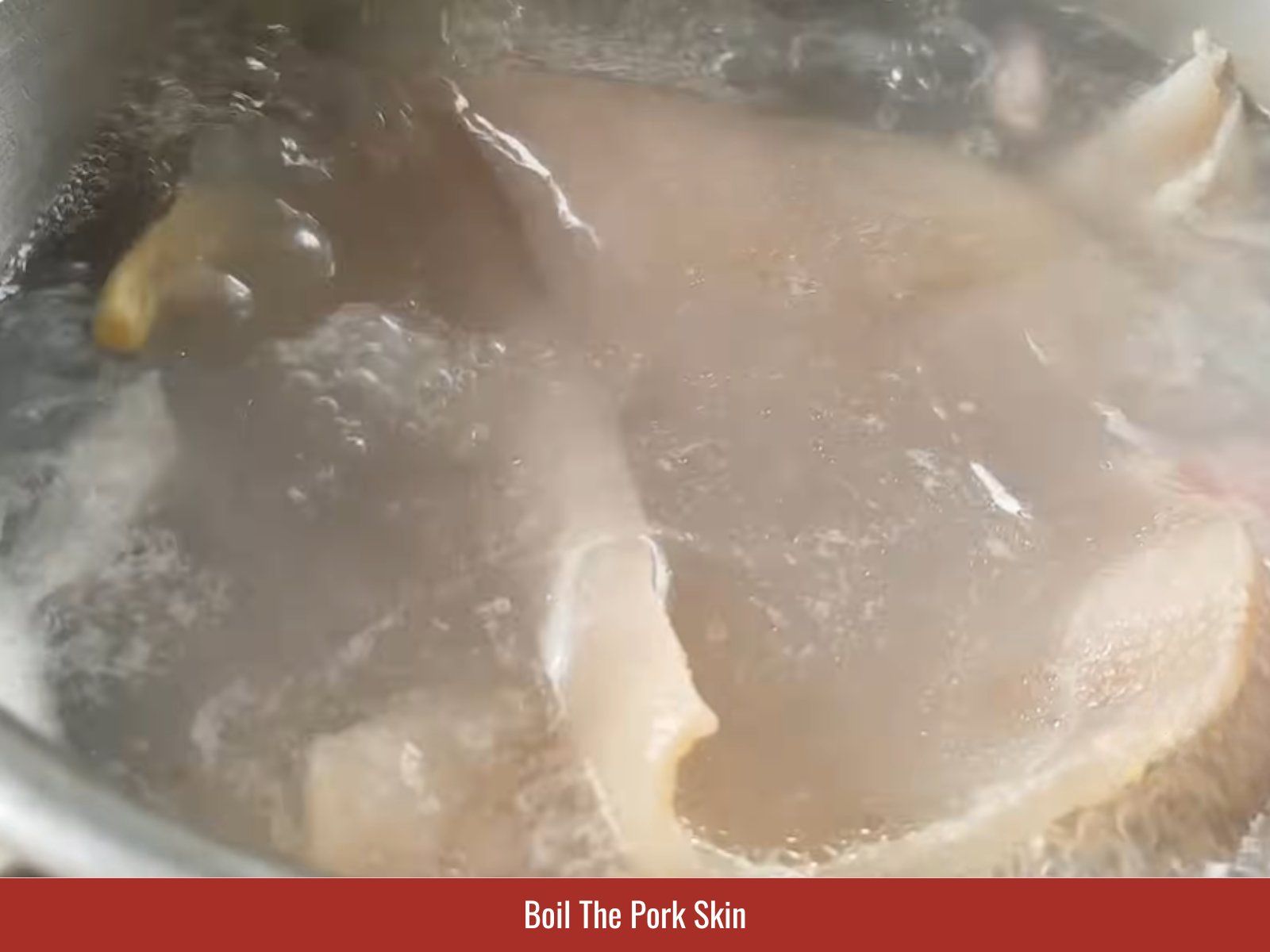 Boiling pork skin briefly for shredded bi