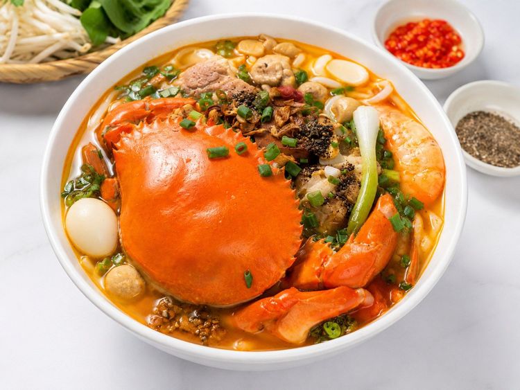 Banh canh cua Vietnamese crab noodle soup