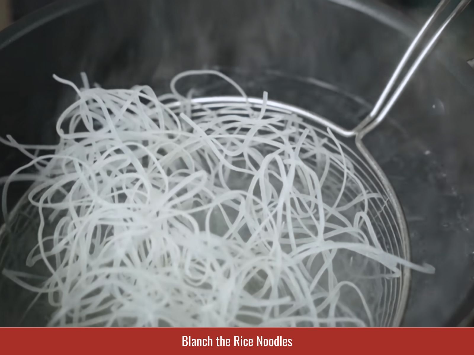 Blanching flat rice noodles