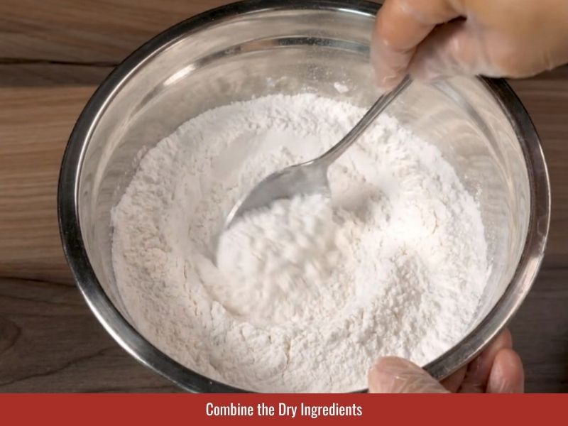 Mixing rice flour, tapioca starch, instant rice porridge powder, and salt to prepare banh uot batter