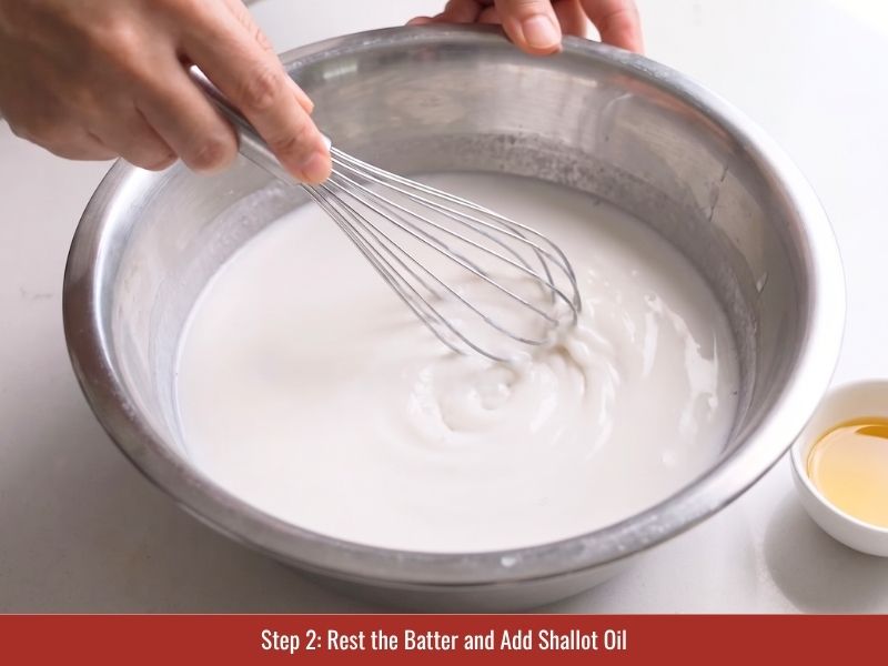 Resting banh cuon batter and adding shallot oil to improve rice sheet flexibility and reduce sticking