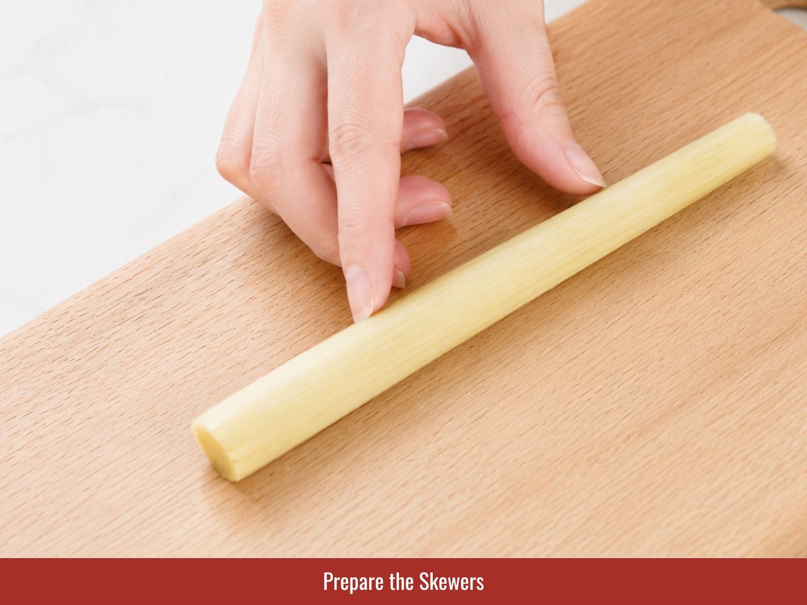 Prepare sugarcane for shrimp skewers
