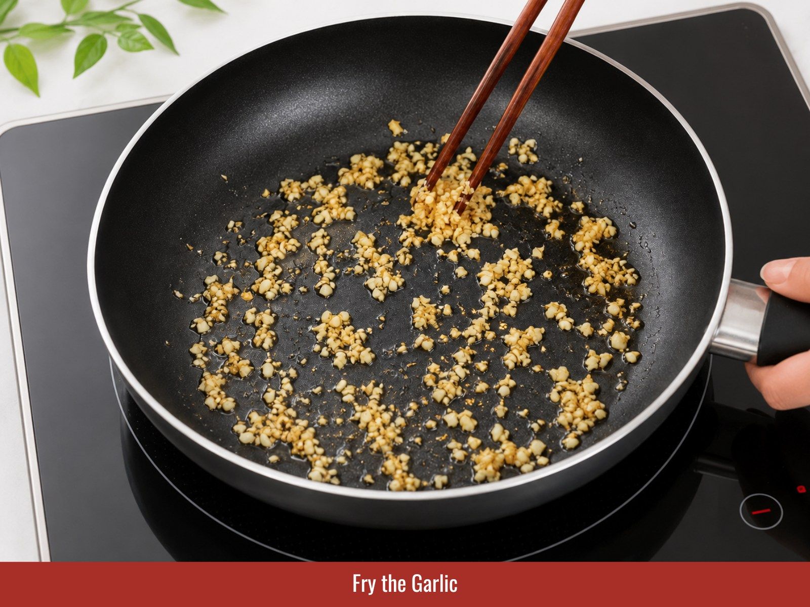 Fry garlic for tôm rim topping